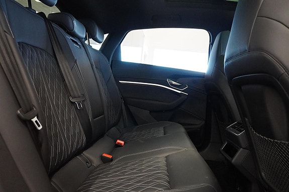 Audi Q8 e-tron 13 of 22
