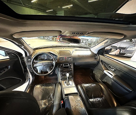 Volvo XC90 5 of 5