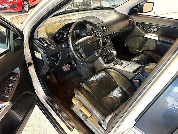 Volvo XC90 6 of 8