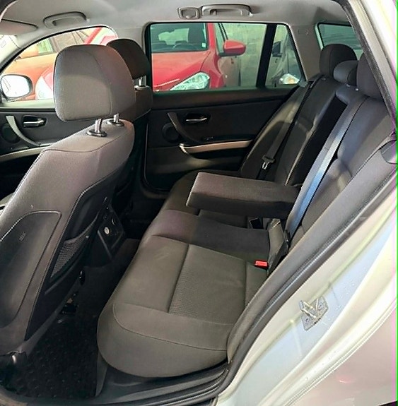 BMW 320d 16 of 21