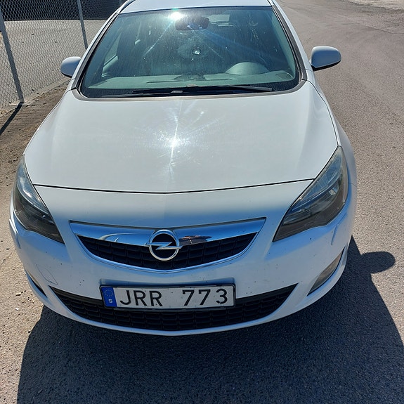 Opel Astra 2 of 5