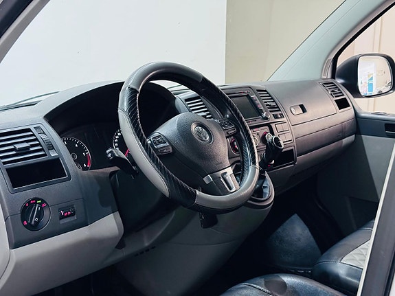 Volkswagen Transporter 12 of 17
