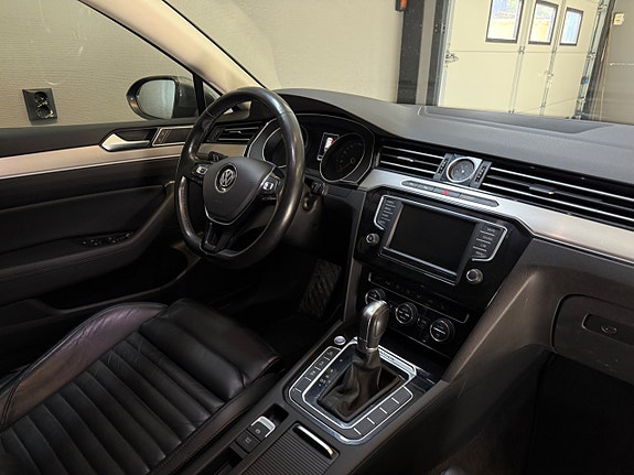 Volkswagen Passat 14 of 16