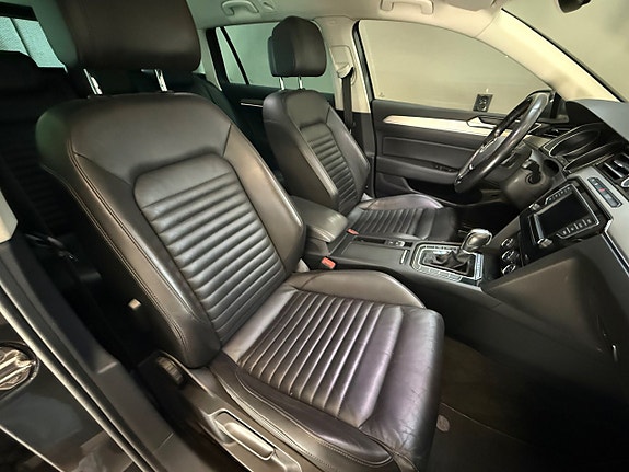 Volkswagen Passat 11 of 16