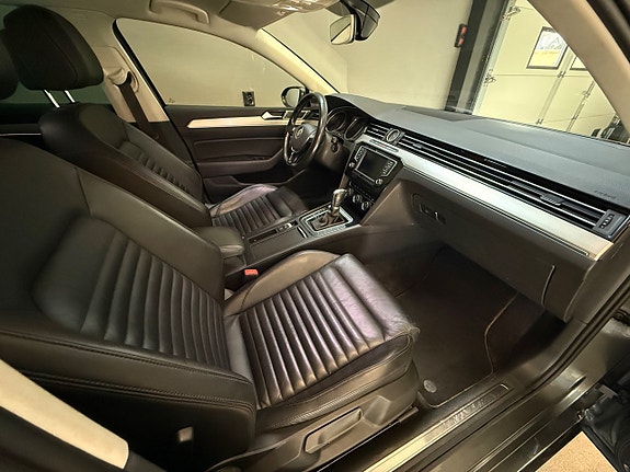 Volkswagen Passat 9 of 16