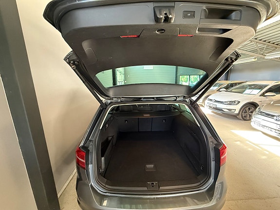 Volkswagen Passat 16 of 16