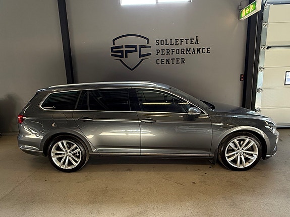 Volkswagen Passat 2 of 5