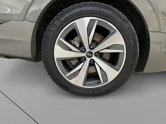 Audi Q8 10 of 15