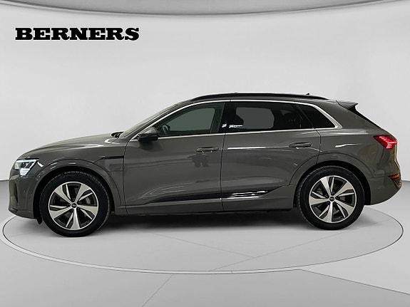 Audi Q8 2 of 15