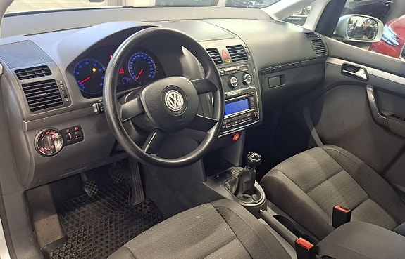 Volkswagen Touran 3 of 5