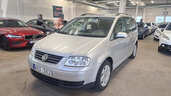 Volkswagen Touran 2 of 5