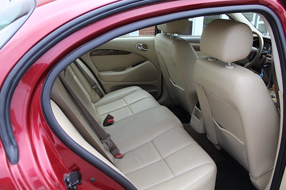 Jaguar S-TYPE 9 of 11