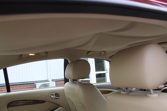 Jaguar S-TYPE 8 of 11