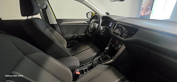 Volkswagen T-Roc 6 of 9