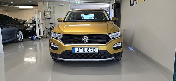 Volkswagen T-Roc 4 of 9