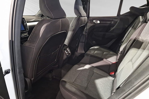Volvo XC40 8 of 16