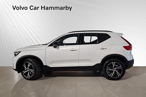 Volvo XC40 3 of 16