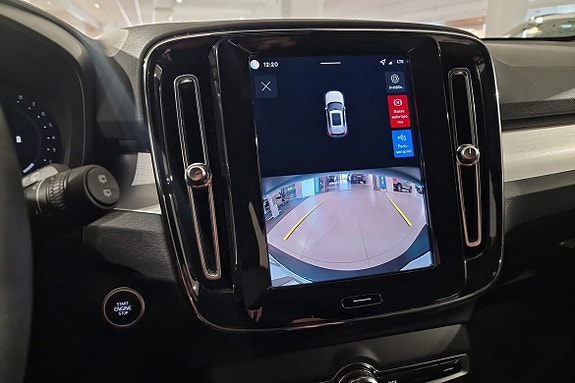 Volvo XC40 14 of 16
