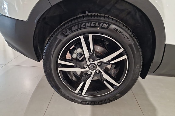 Volvo XC40 12 of 16