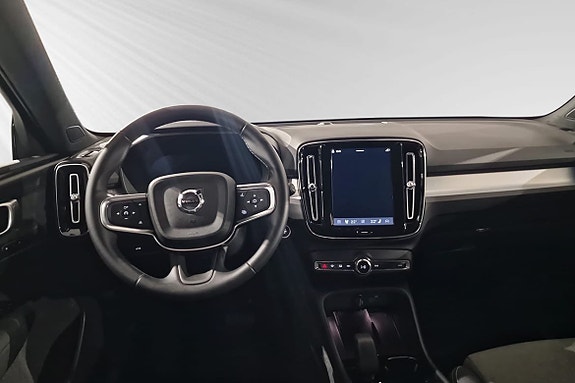 Volvo XC40 9 of 16