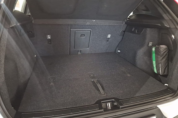 Volvo XC40 13 of 16