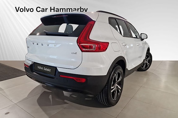 Volvo XC40 5 of 16