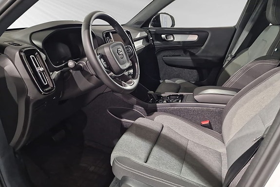 Volvo XC40 7 of 16