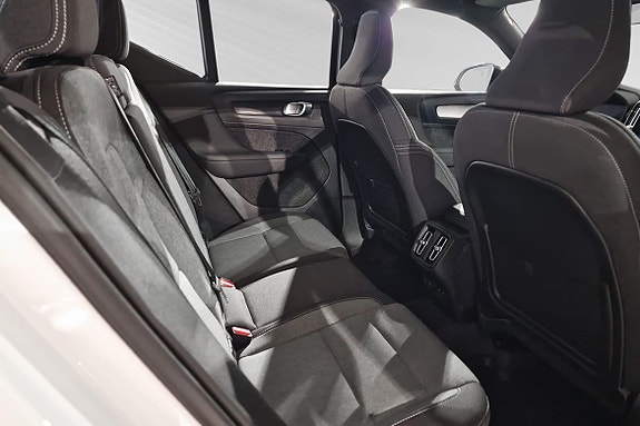 Volvo XC40 11 of 16