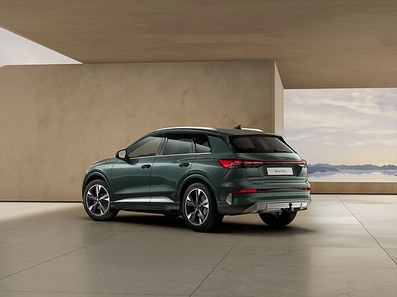 Audi Q4 e-tron 3 of 5