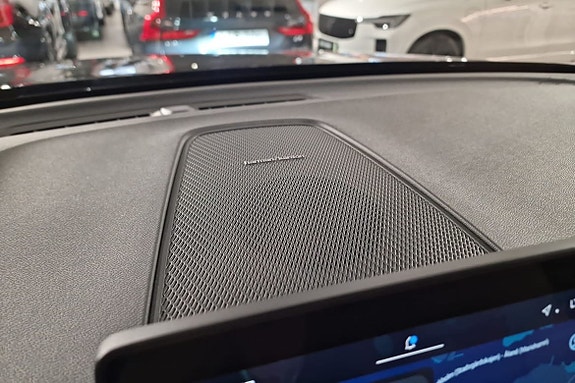 Volvo XC60 14 of 18