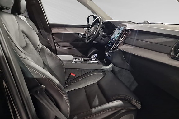 Volvo XC90 10 of 20