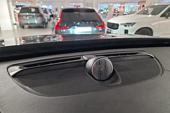 Volvo XC90 15 of 20