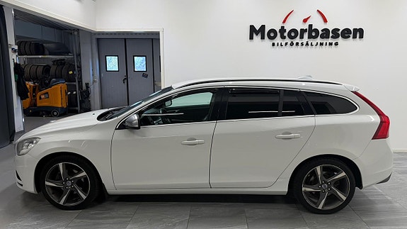 Volvo V60 2 of 14