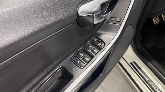 Volvo V60 11 of 14