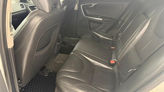 Volvo V60 14 of 14
