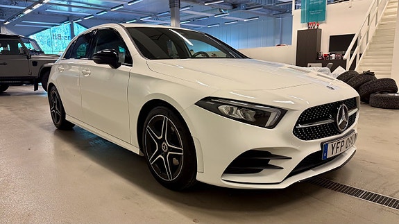 Mercedes-Benz A180 2 of 5
