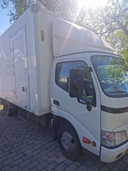 Toyota Dyna 4 of 5
