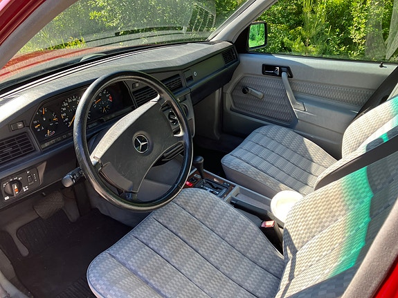 Mercedes-Benz 190 E 4 of 5