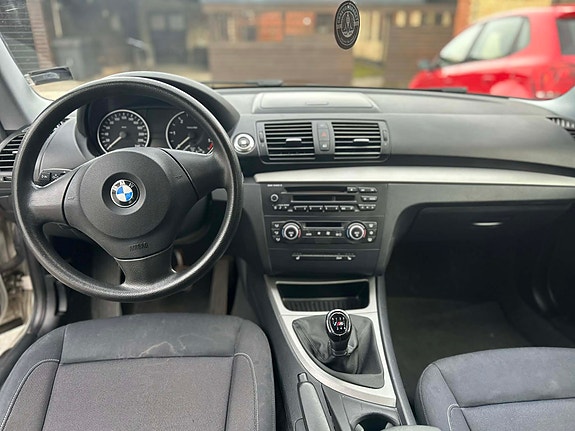 BMW 118d 2 of 4