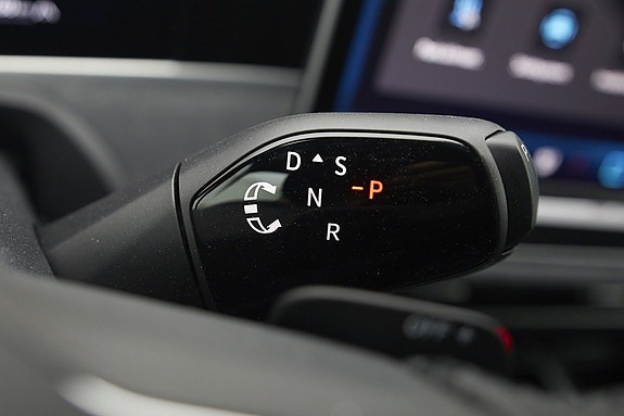Volkswagen Passat 9 of 17