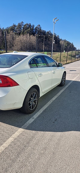 Volvo S60 3 of 5