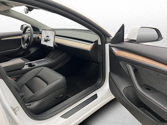 Tesla Model 3 9 of 30