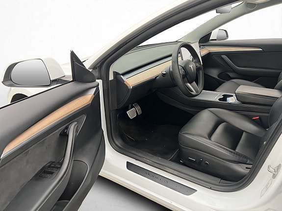Tesla Model 3 17 of 30