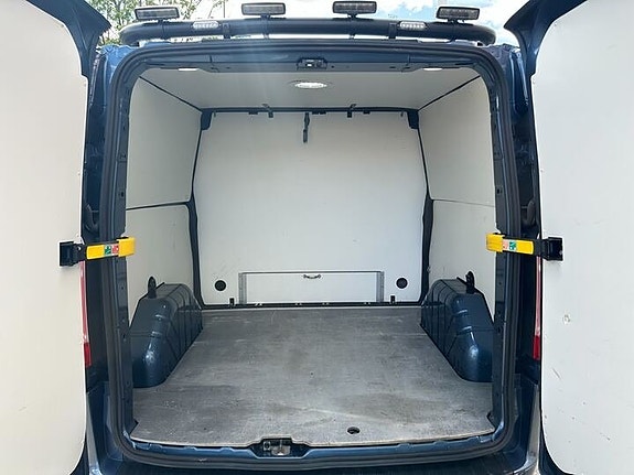 Ford Transit Custom 7 of 20