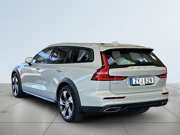 Volvo V60 Cross Country 5 of 5