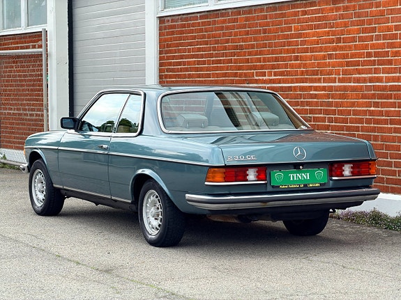 Mercedes-Benz 230 CE 3 of 17