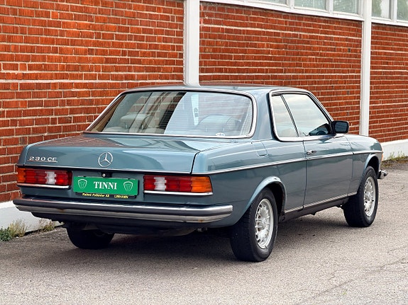 Mercedes-Benz 230 CE 6 of 17