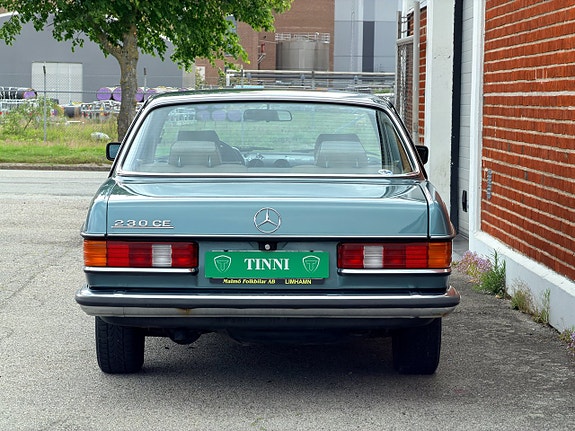 Mercedes-Benz 230 CE 4 of 17