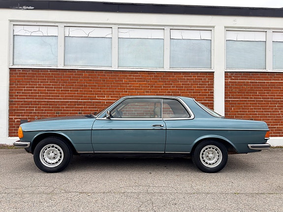 Mercedes-Benz 230 CE 2 of 17