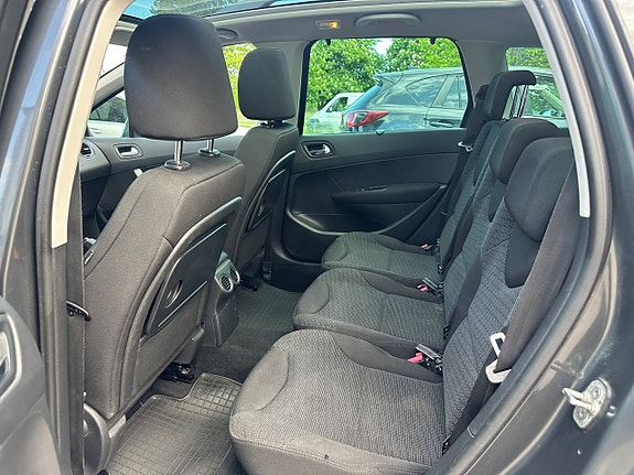 Peugeot 308 SW 8 of 12
